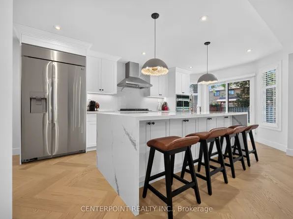 1073 Grandeur Cres, Oakville, ON L6H 4B6