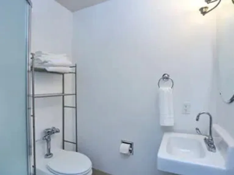 Catalina Apartments — Photo 41