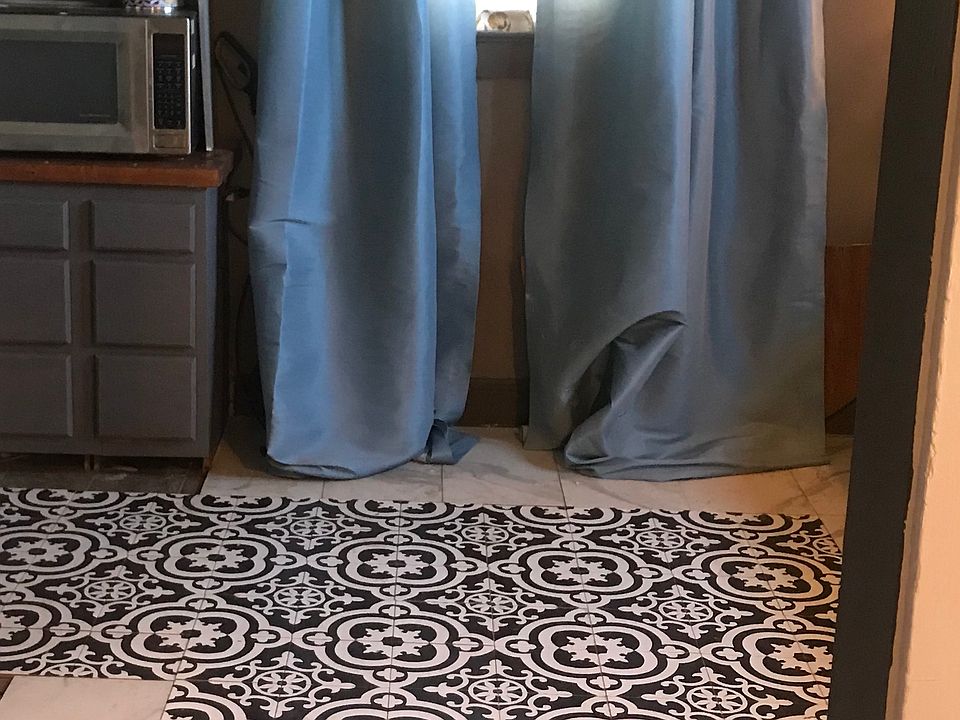 Entrance to kitchen 