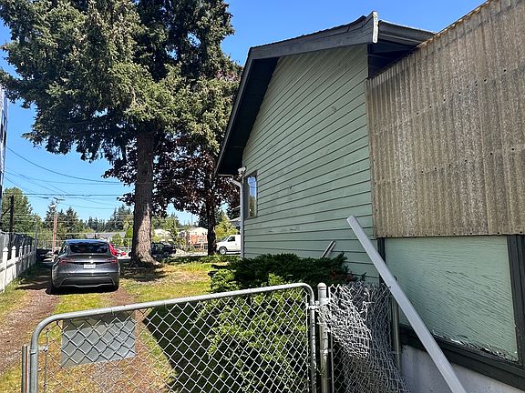 3rd image of 7011 NE 182nd St