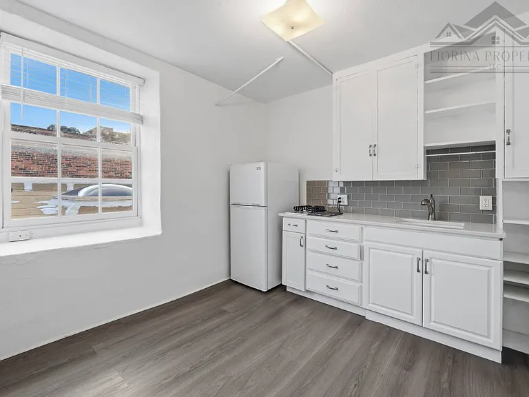208 W San Francisco St — Photo 2