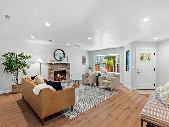 3rd image of 325 Plateau Ave