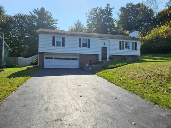 6 Briggs Dr, Auburn, NY 13021