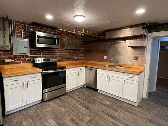 3rd image of 1253 N Pearl St Unit Basement