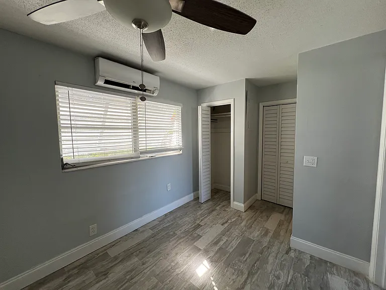 115 S Oak St #6 — Photo 8