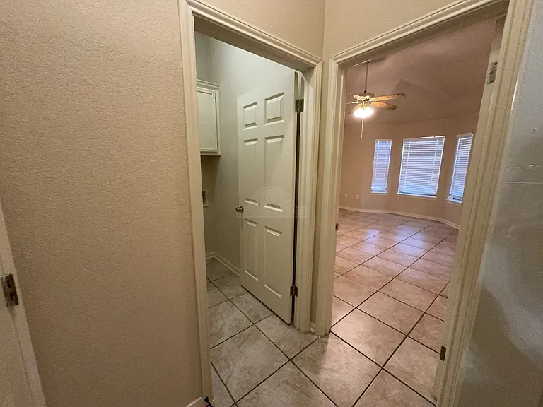 3906 Lone Oak Dr — Photo 13