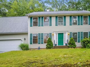26 Yorkshire Dr, Waterford, CT 06385