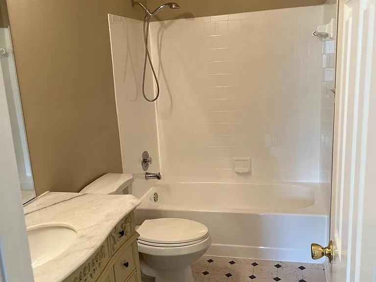8565 Enochs Dr — Photo 8