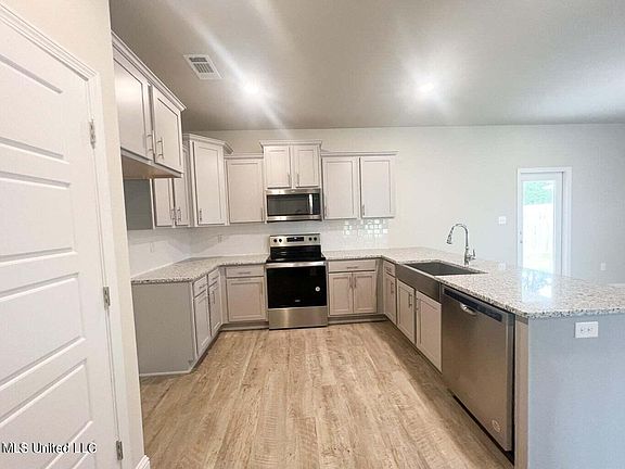 3rd image of 5052 Fairbury Dr