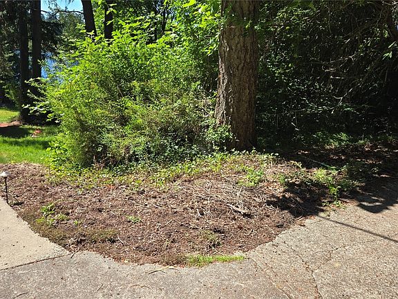 5th image of 178 XX E Lake Desire Drive SE