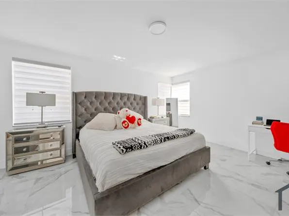365 NW 153rd Ln, Pembroke Pines, FL 33028