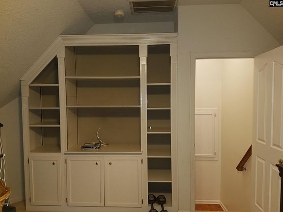 3rd image of 103 Coulter Pine Ln
