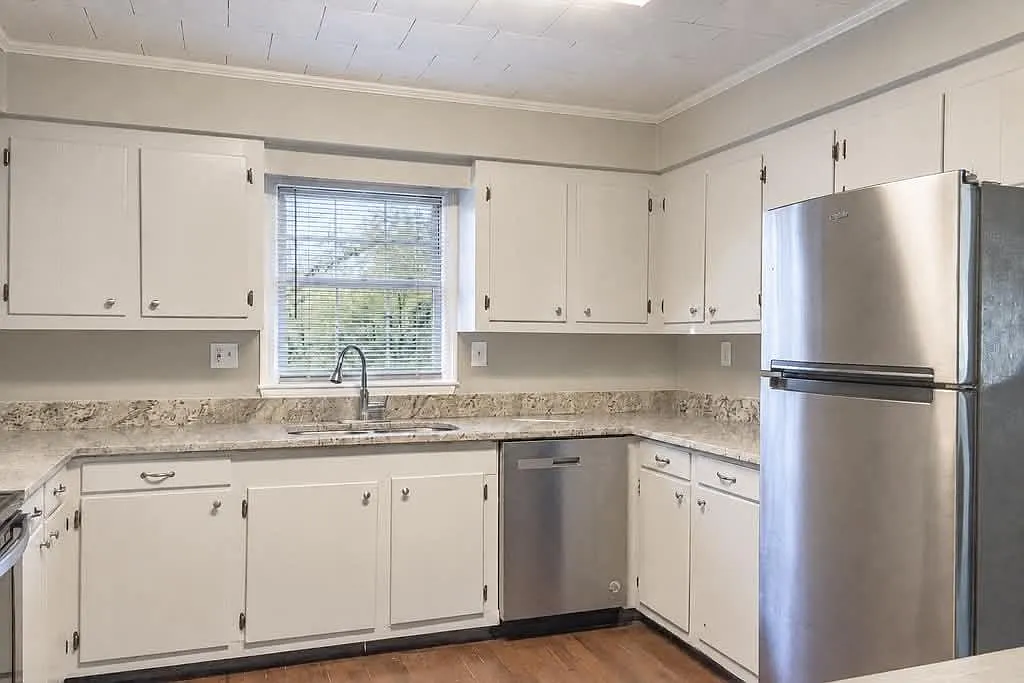 3 bed, 2.0 bath, 1260 sqft, $2,000 — Photo 4