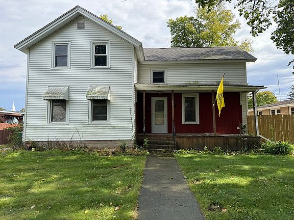 2nd image of 124 S Elm St