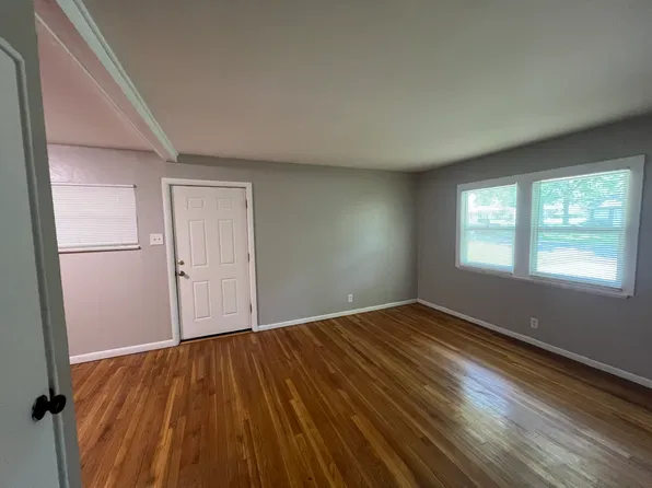 127 Ben Nevis Rd, Saint Louis, MO 63137