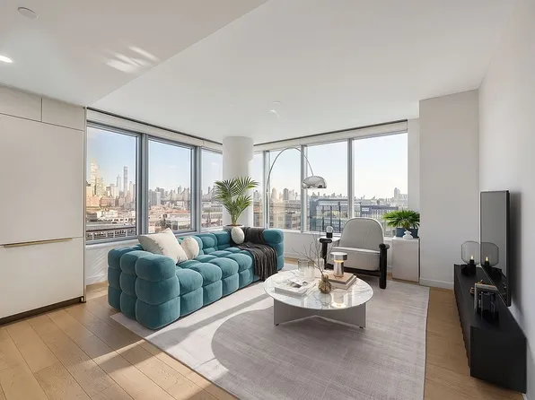 3 Court Sq #902, Long Island City, NY 11101