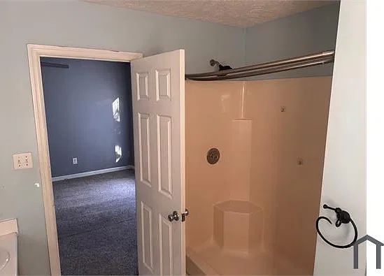 3 bed, 1300 sqft, $1,650 — Photo 1