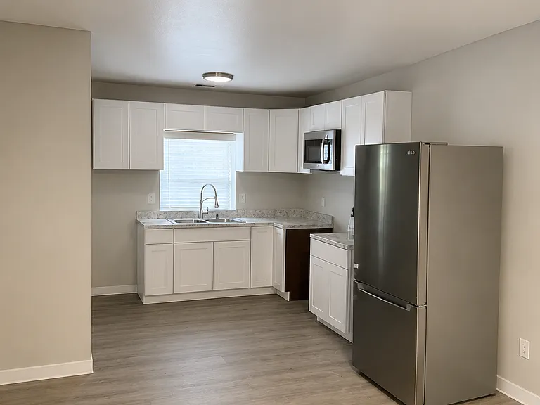 520 Nelson St — Photo 4