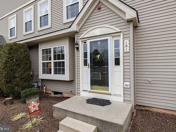 3rd image of 101 Black Walnut Dr