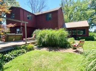 75 Greenleaf Dr, Flora, IL 62839