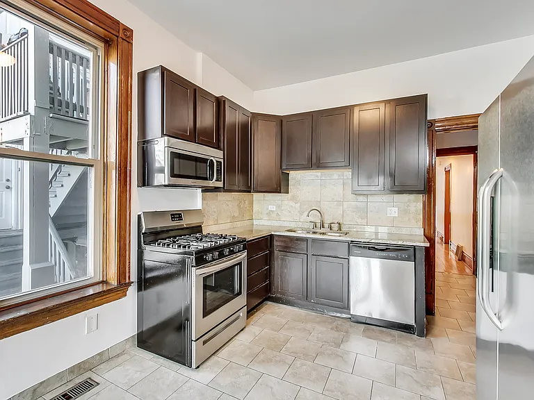 1138 W Addison St #1 — Photo 6
