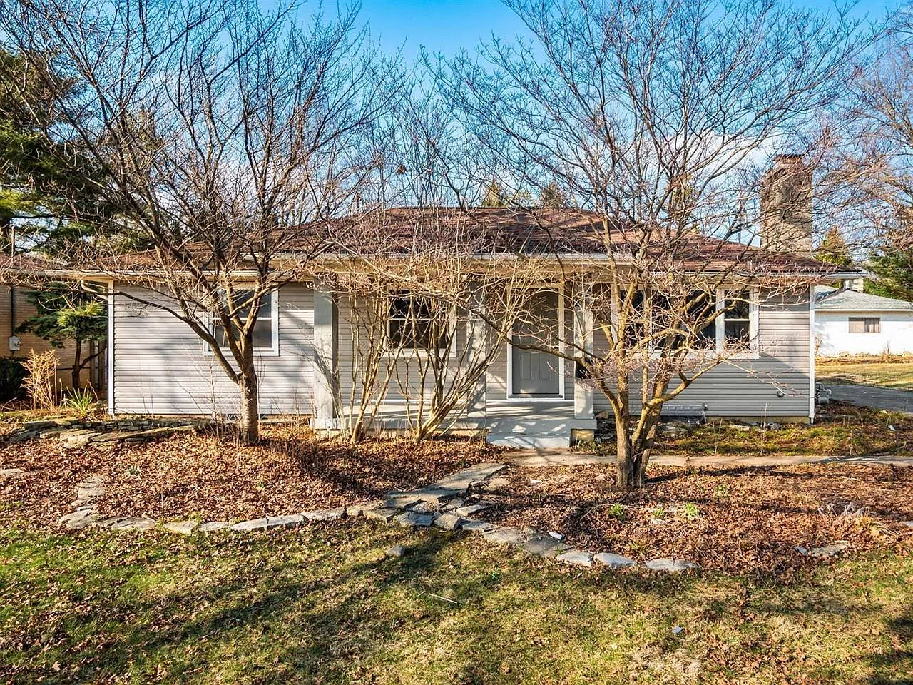 276 Gary Lee Dr photo 1