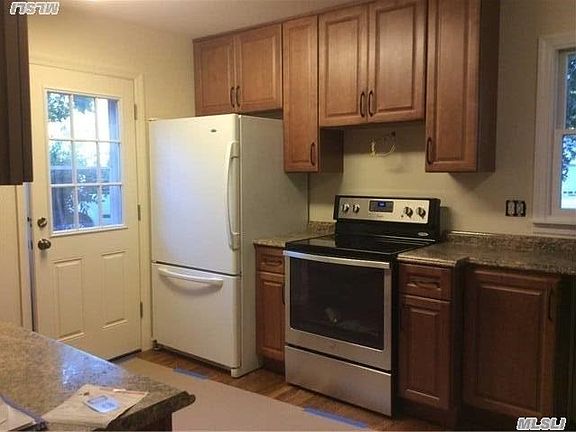 3rd image of 13 Briaroot Dr