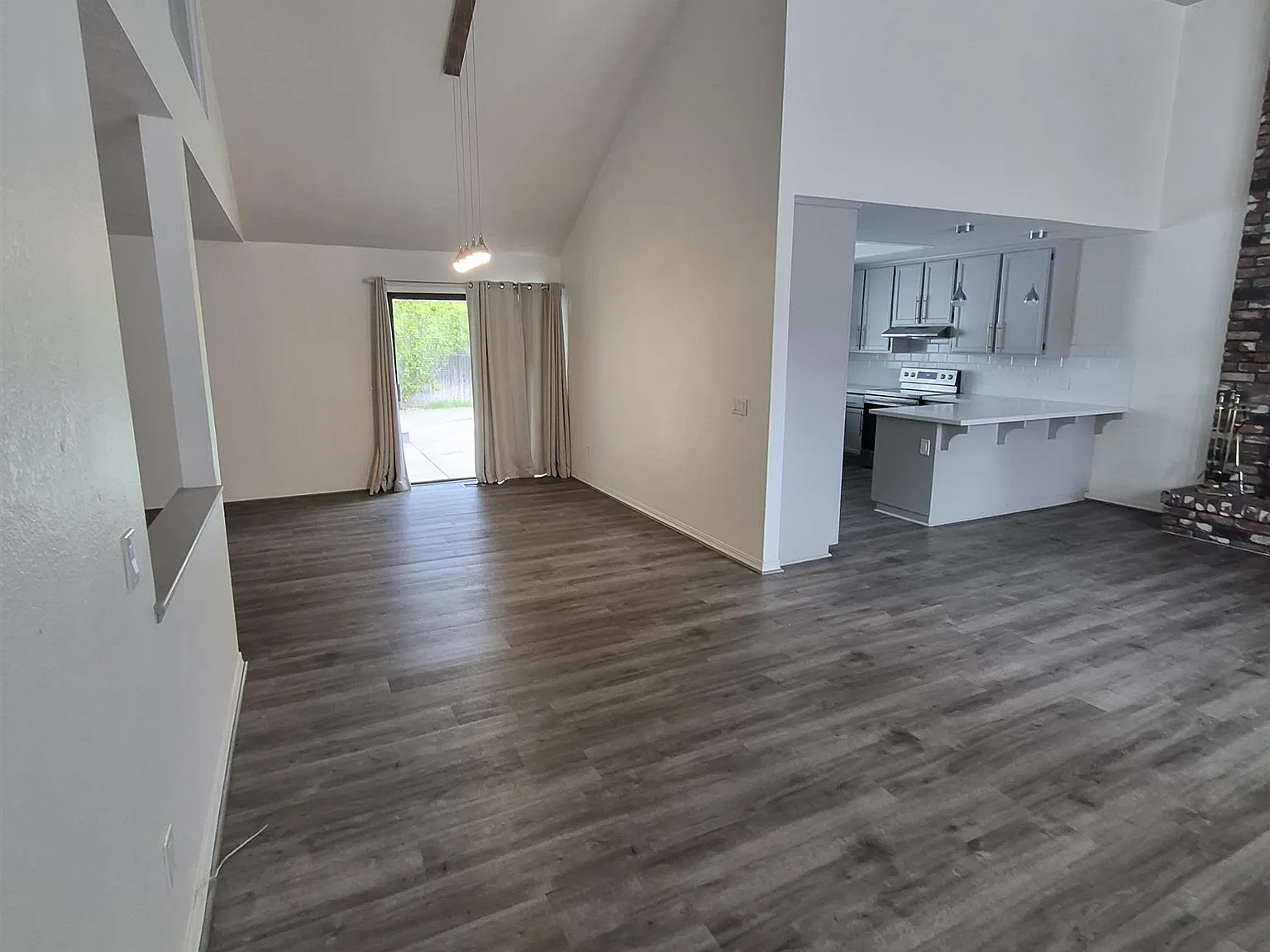 2 bed, 1900 sqft, $2,800 — Photo 3