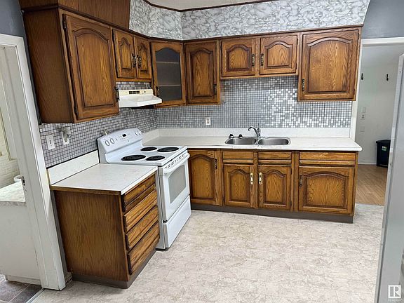 4th image of 5037 51st Ave