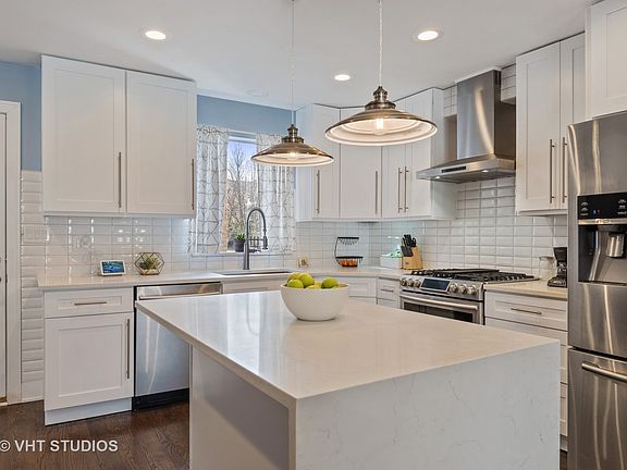 2nd image of 7617 N Eastlake Ter Unit A