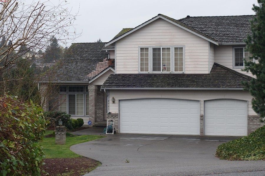 1st image of 4031 Pinehurst Dr NE