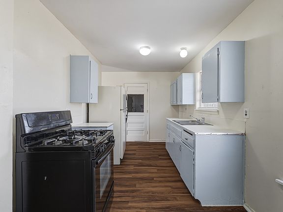 4th image of 3827 Manchester Dr