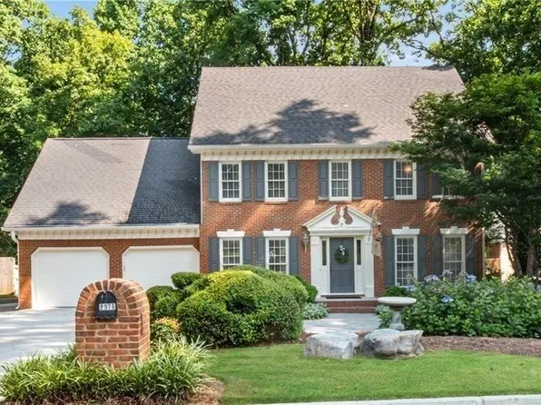 2976 Four Oaks Dr, Dunwoody, GA 30360