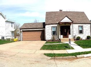 953 Mount Loretta Ave, Dubuque, IA 52003