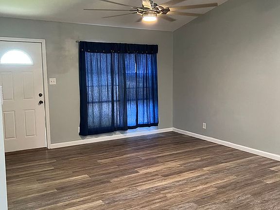 5th image of 606 Woodland St