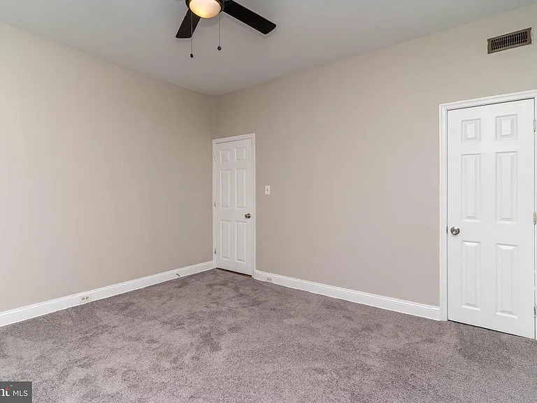 551 E 38th St #1 — Photo 10