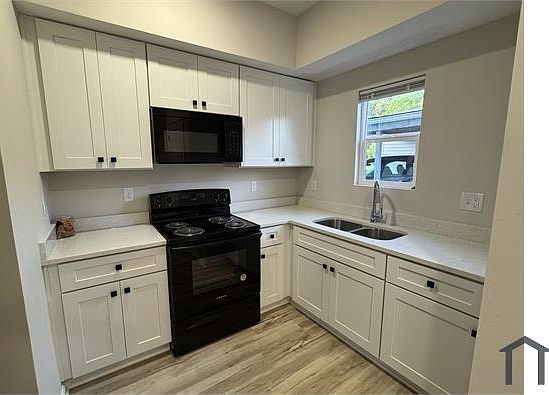 3rd image of 2989 E 8th Ave