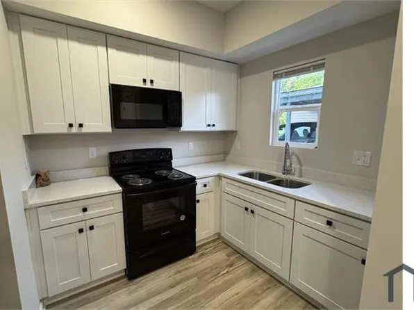 2977 E 8th Ave, Columbus, OH 43219