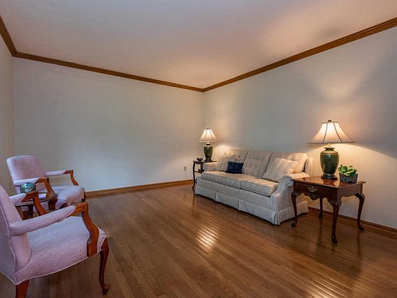 4th image of 5742 Rushwood Dr
