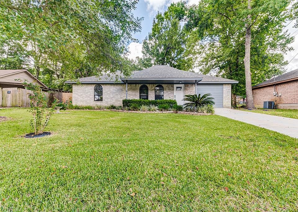 1st image of 301 Laurie Ln