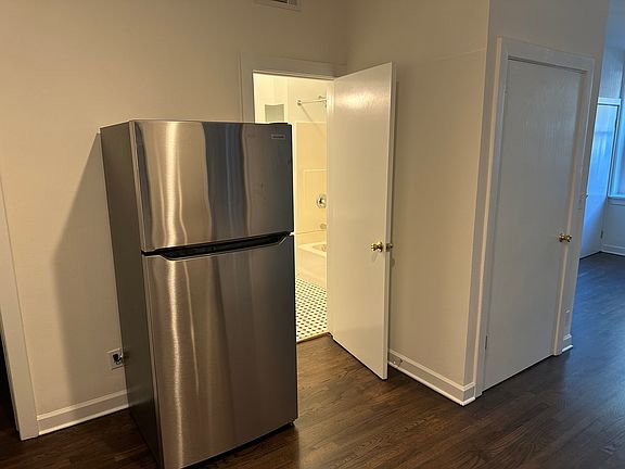 4th image of 1228 N Greenview Ave #1F