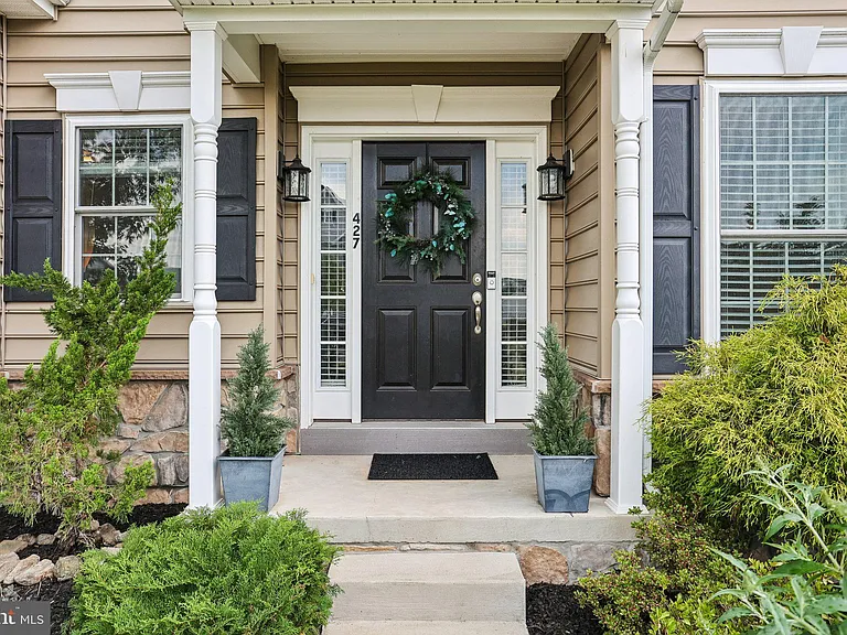 427 Green Meadow Dr — Photo 3