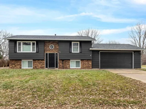 727 W 31st St, Davenport, IA 52804