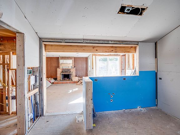 4th image of 1742 39th St