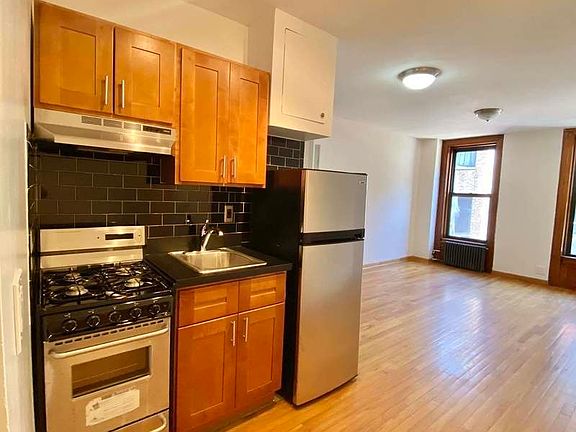 5th image of 202 Elizabeth St APT 15