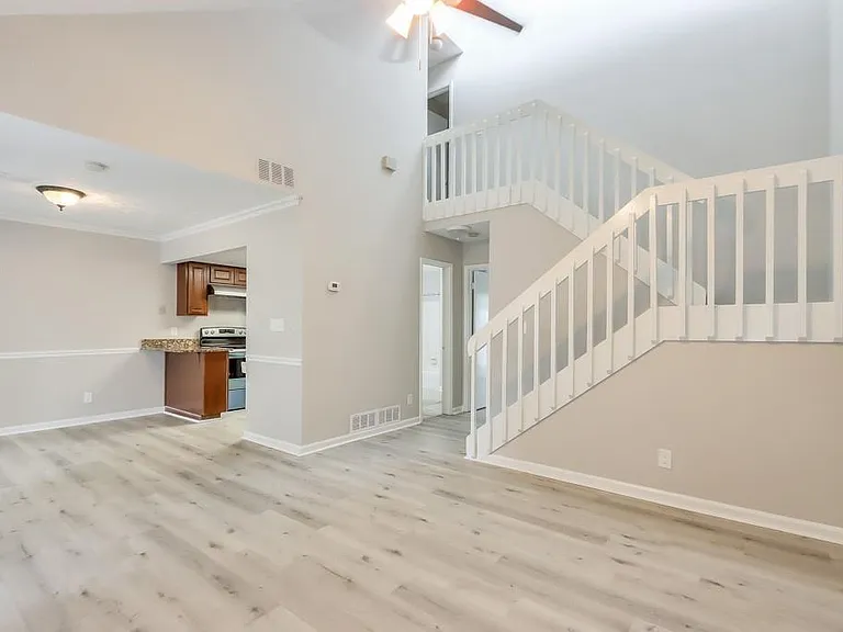1627 Homestead Trl — Photo 4