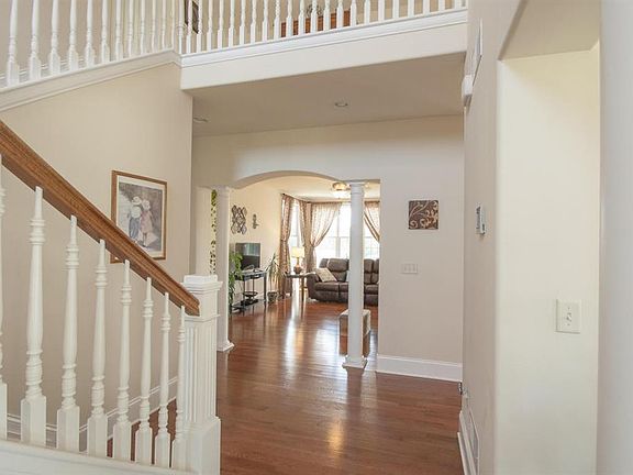4th image of 120 Linger St