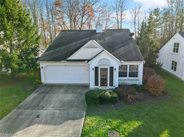 200 Kensington Ct, Aurora, OH 44202