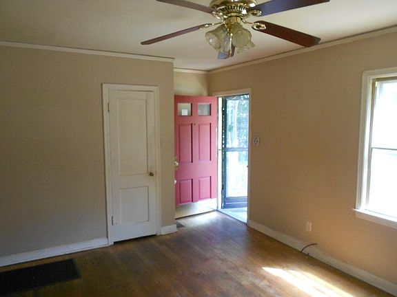 5th image of 553 Eastern Dr