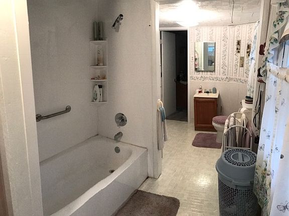 5th image of 896 Crestline Dr